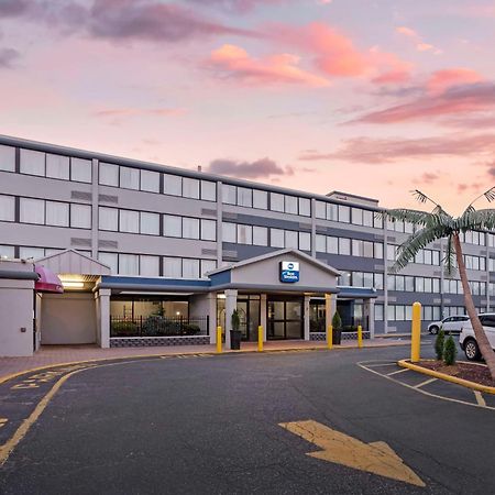 Best Western Rutgers University Hotel East Brunswick Bagian luar foto