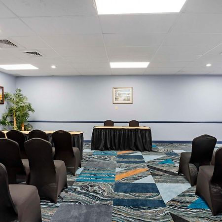 Best Western Rutgers University Hotel East Brunswick Bagian luar foto