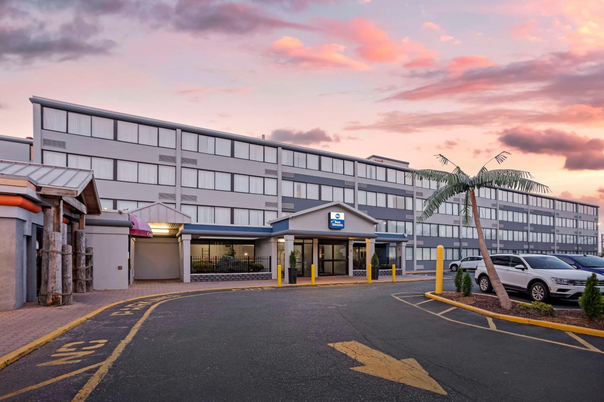 Best Western Rutgers University Hotel East Brunswick Bagian luar foto