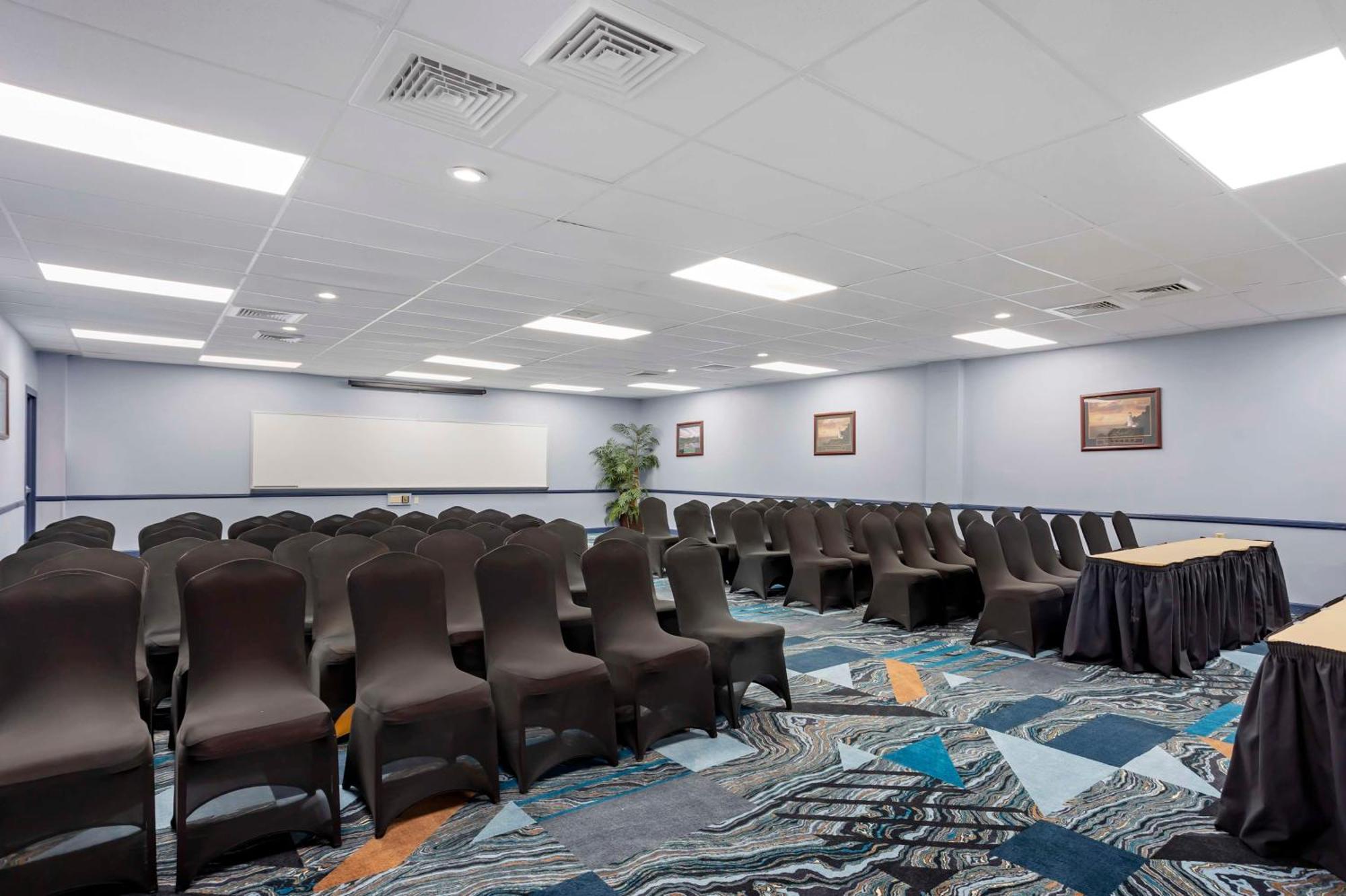 Best Western Rutgers University Hotel East Brunswick Bagian luar foto