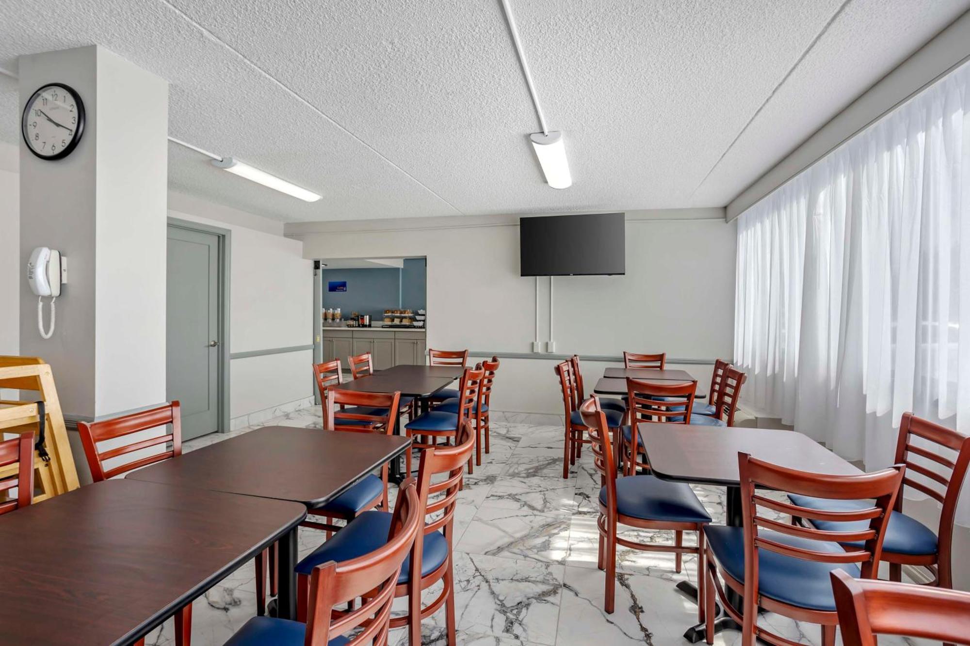 Best Western Rutgers University Hotel East Brunswick Bagian luar foto