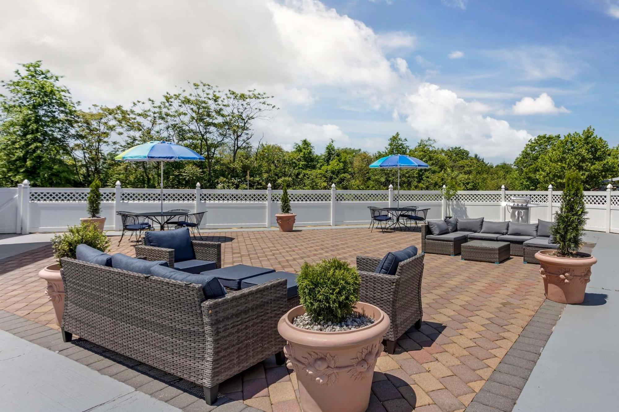Best Western Rutgers University Hotel East Brunswick Bagian luar foto