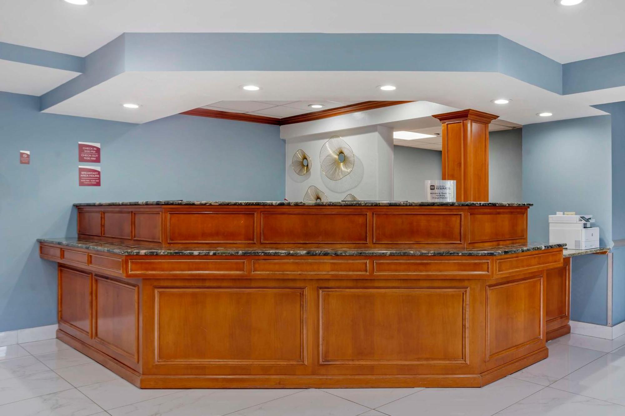 Best Western Rutgers University Hotel East Brunswick Bagian luar foto