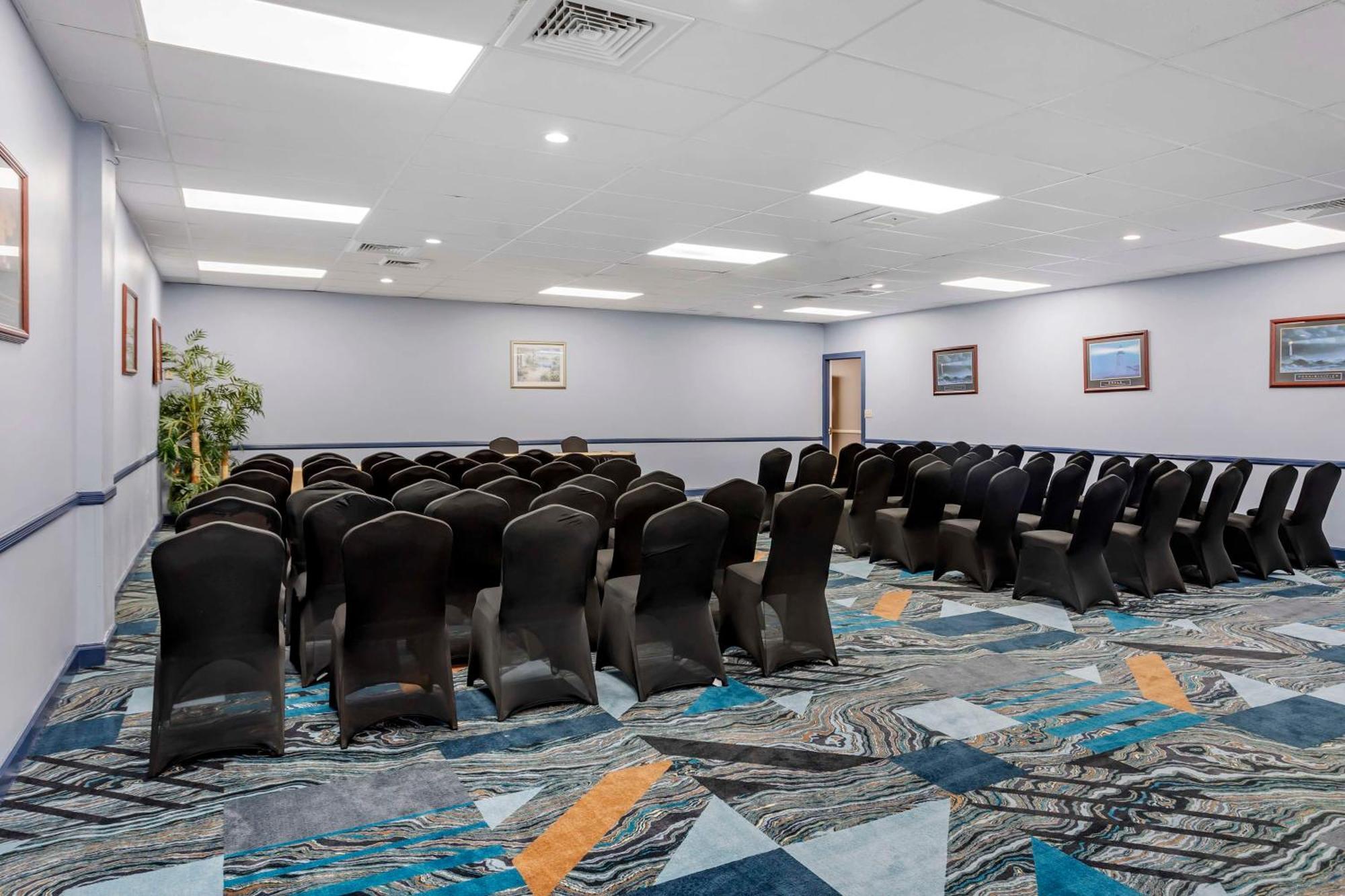 Best Western Rutgers University Hotel East Brunswick Bagian luar foto