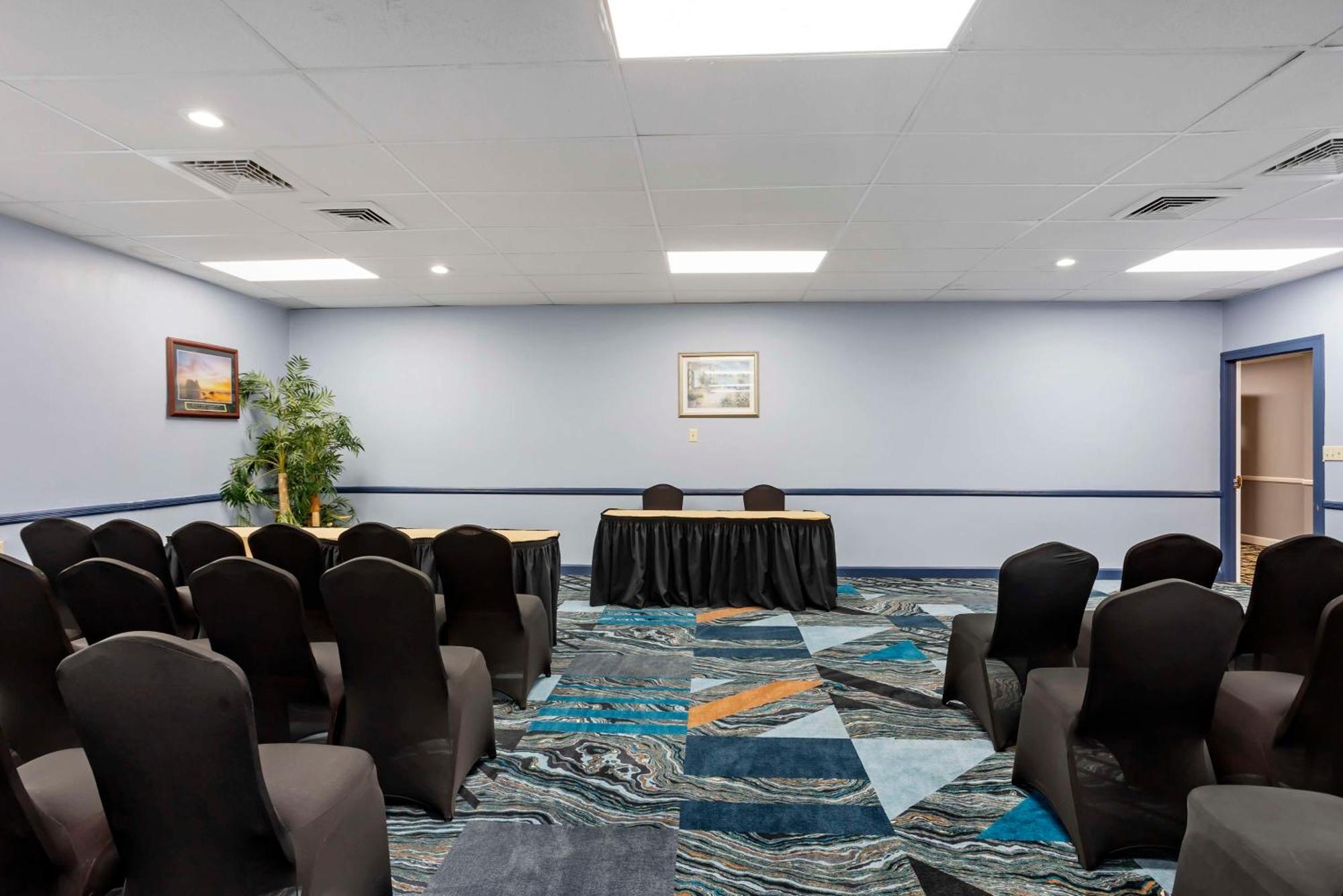 Best Western Rutgers University Hotel East Brunswick Bagian luar foto