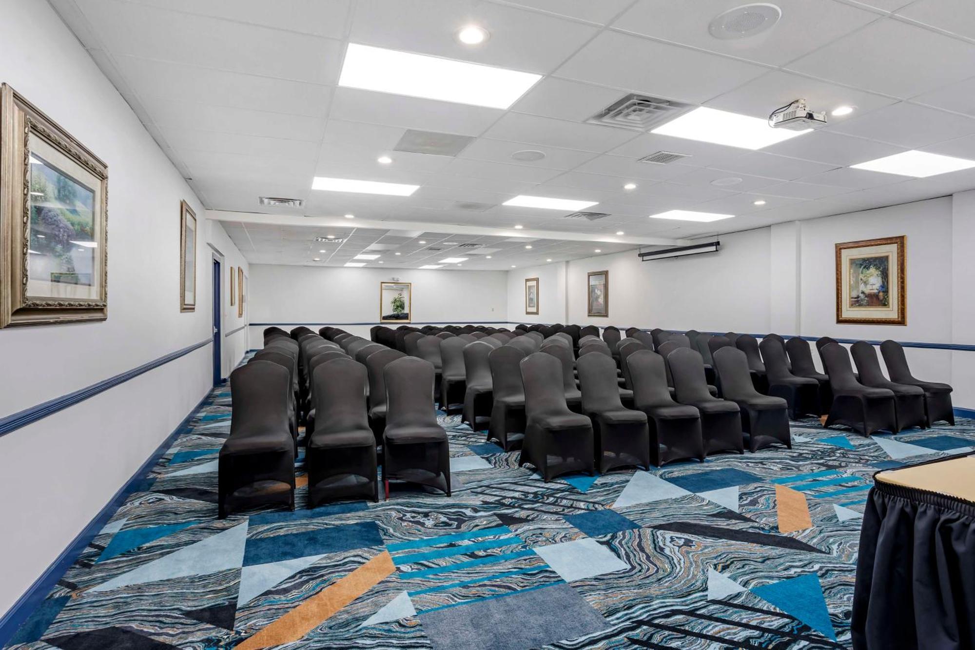 Best Western Rutgers University Hotel East Brunswick Bagian luar foto