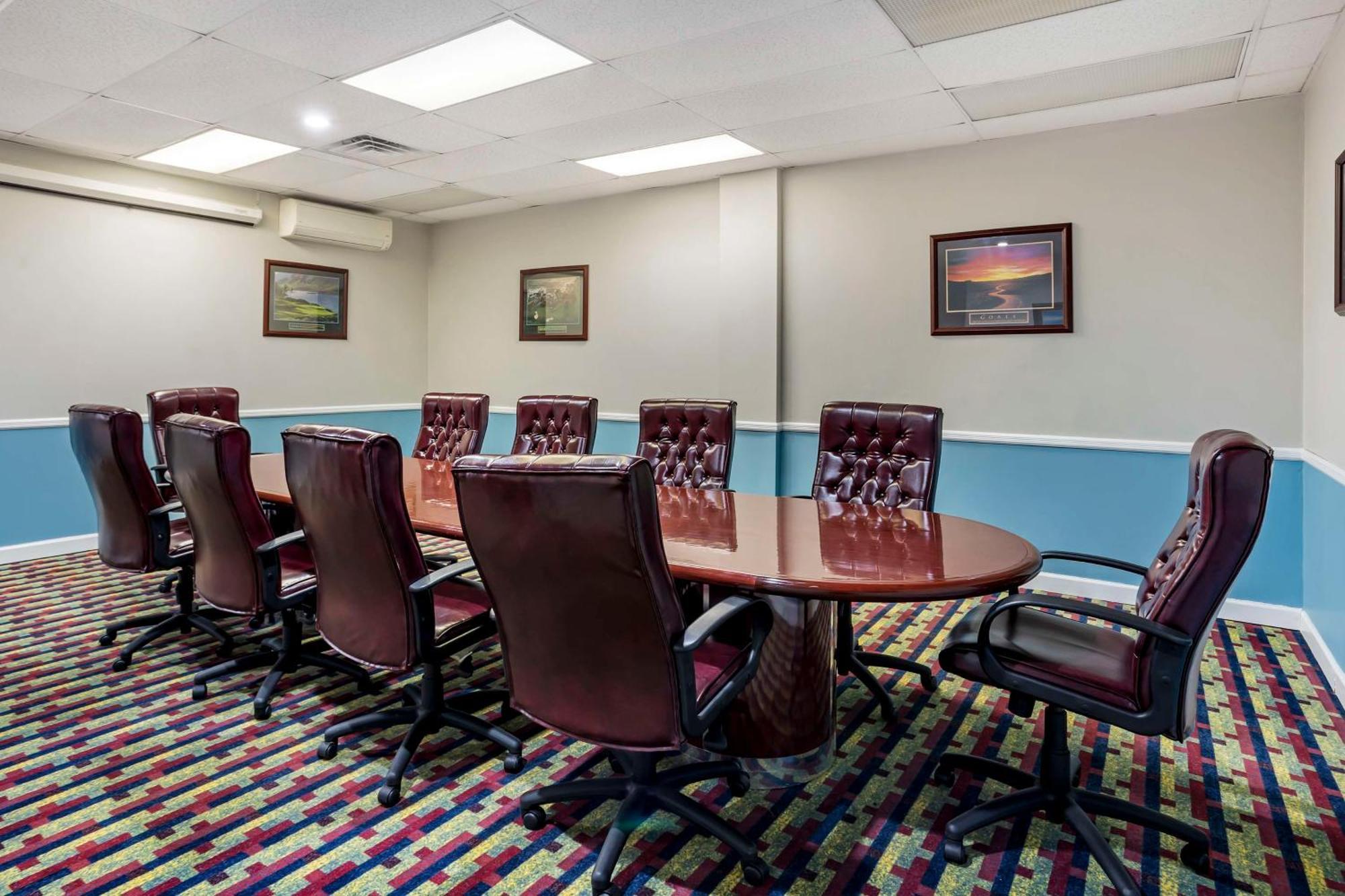 Best Western Rutgers University Hotel East Brunswick Bagian luar foto