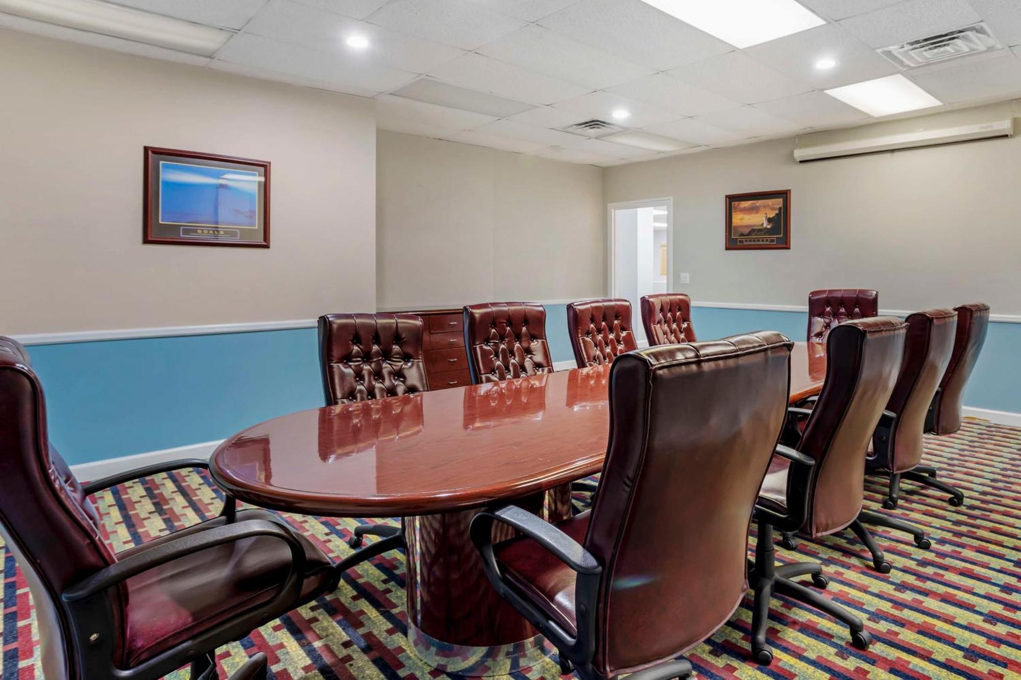 Best Western Rutgers University Hotel East Brunswick Bagian luar foto