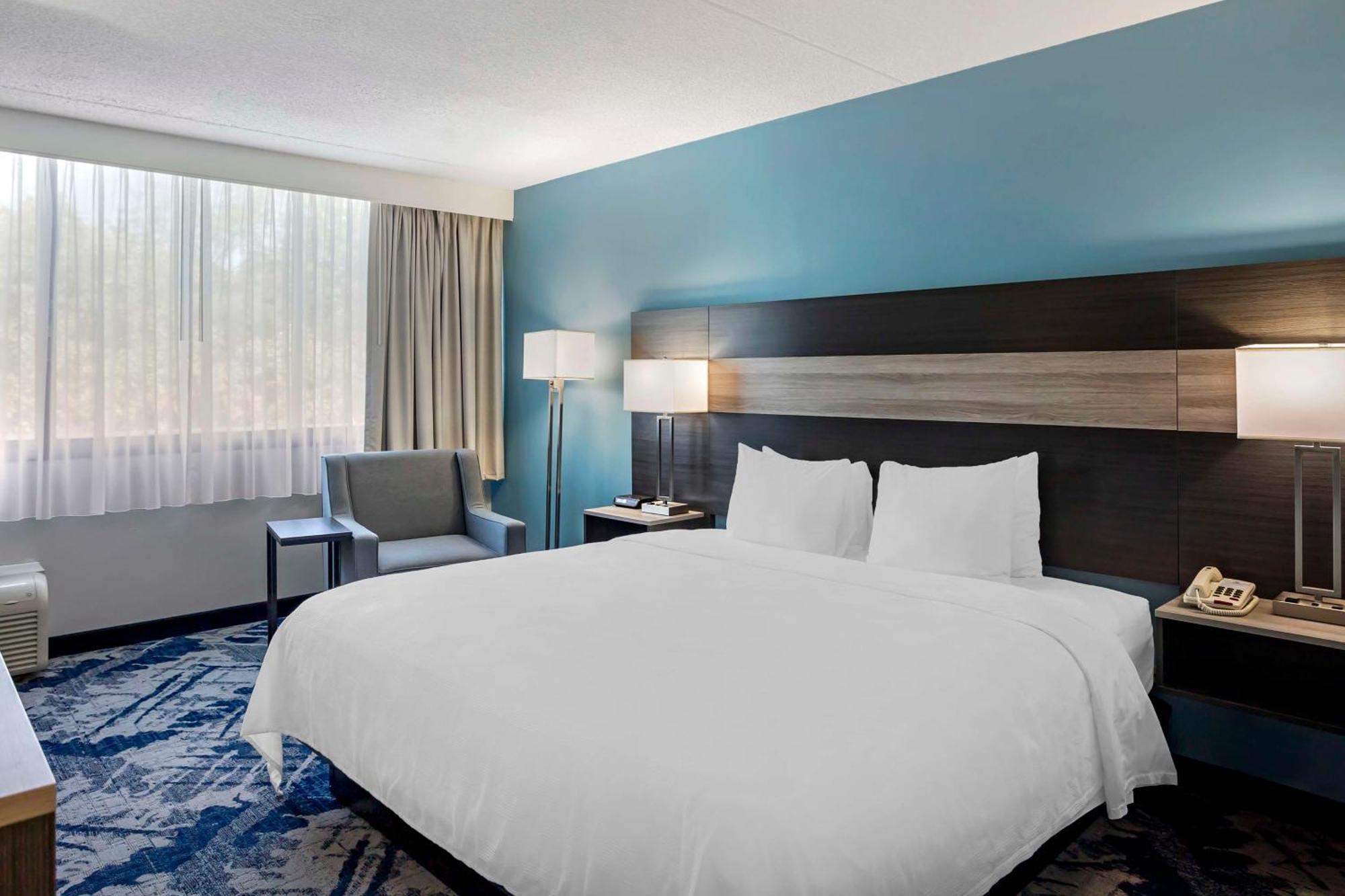 Best Western Rutgers University Hotel East Brunswick Bagian luar foto