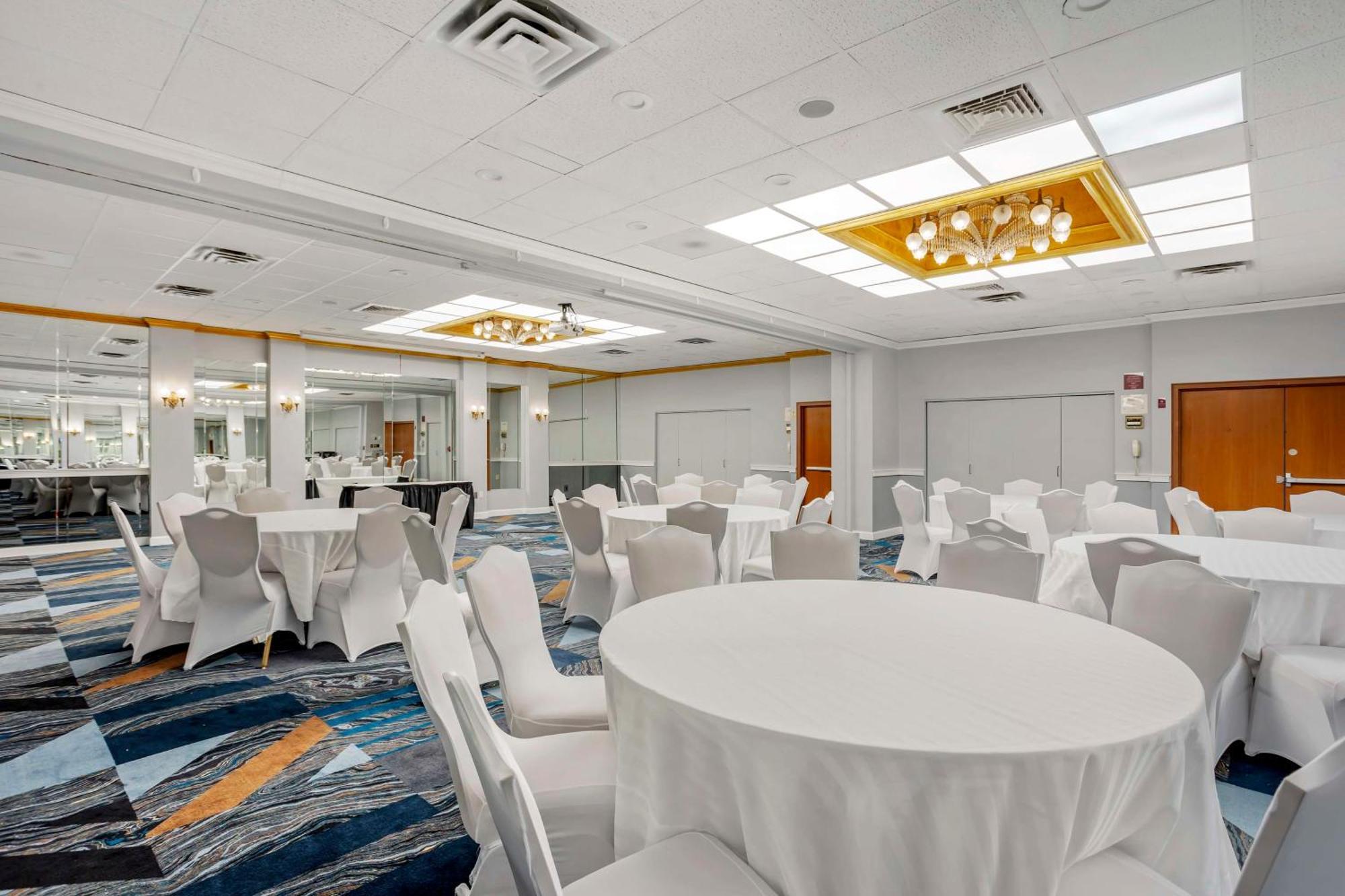 Best Western Rutgers University Hotel East Brunswick Bagian luar foto