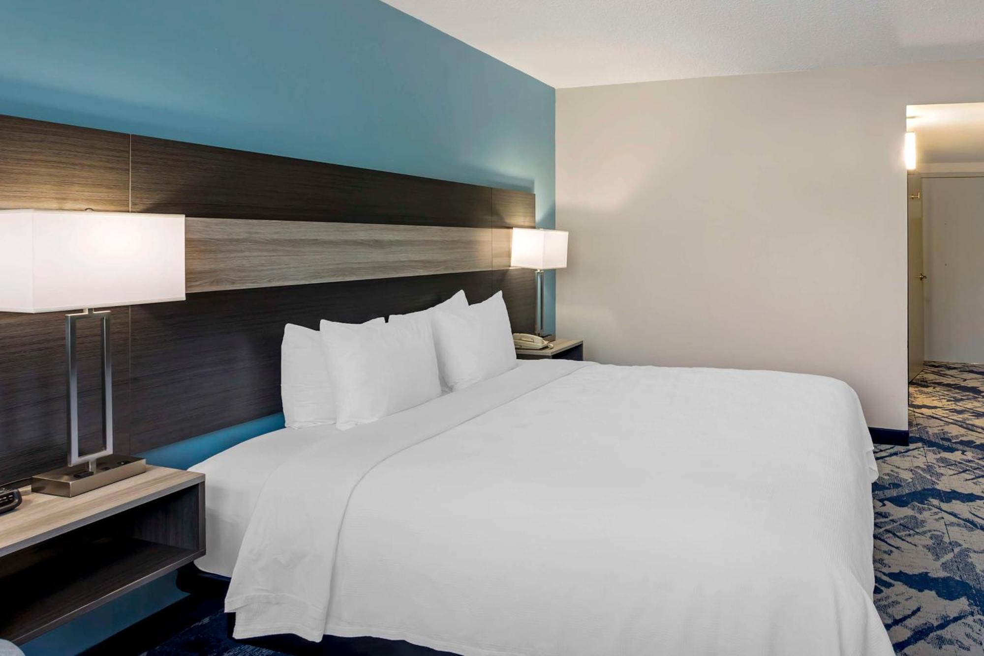 Best Western Rutgers University Hotel East Brunswick Bagian luar foto