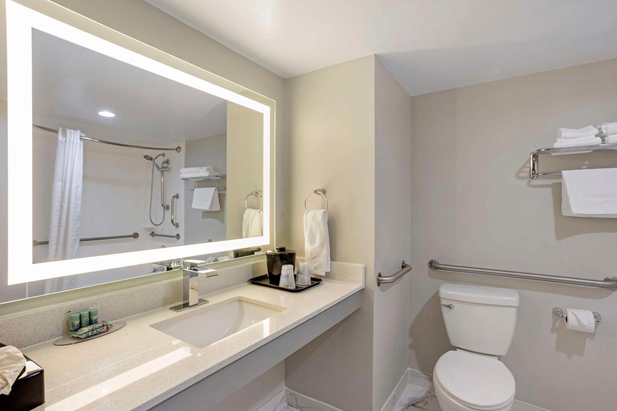Best Western Rutgers University Hotel East Brunswick Bagian luar foto