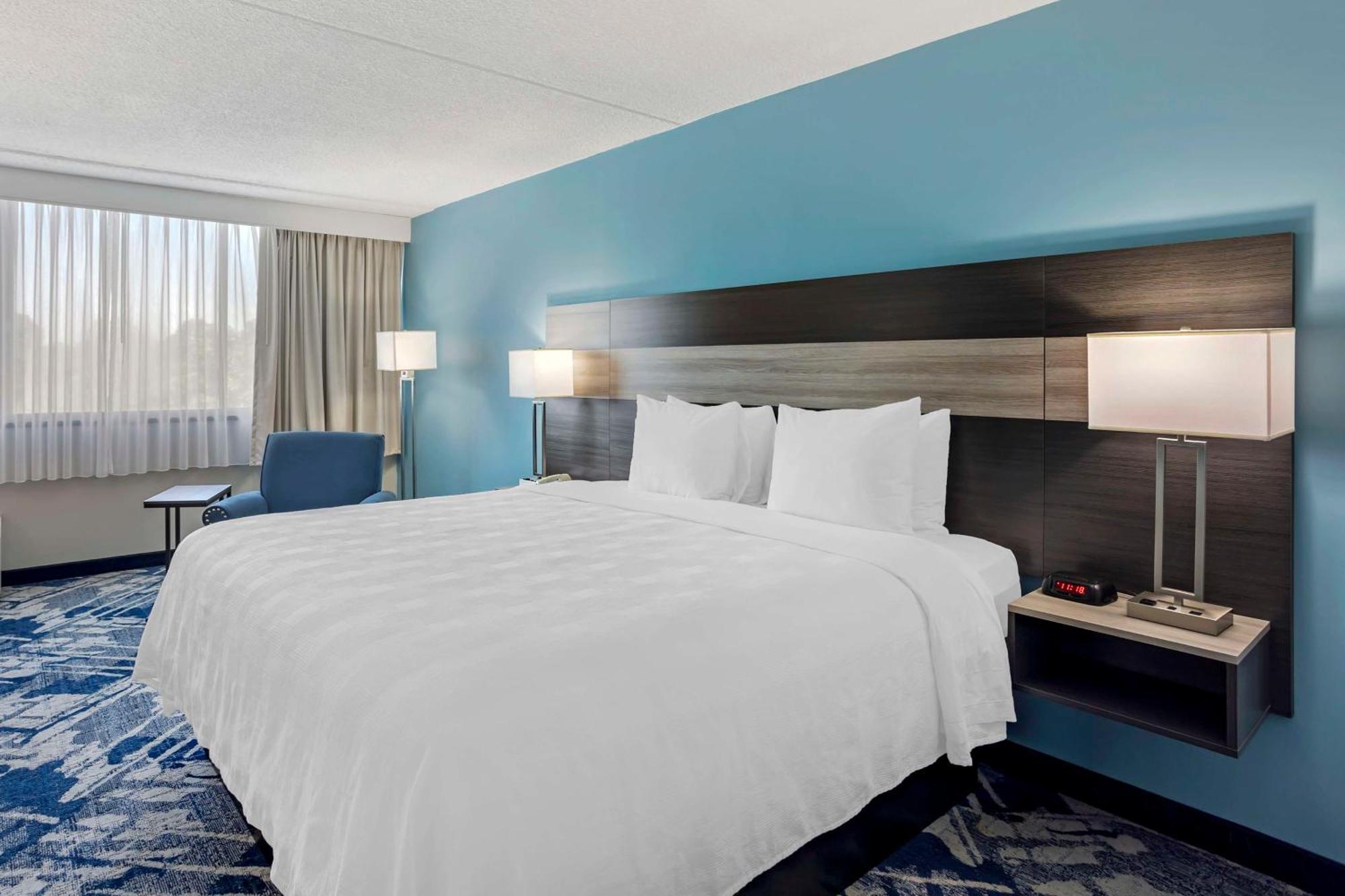 Best Western Rutgers University Hotel East Brunswick Bagian luar foto