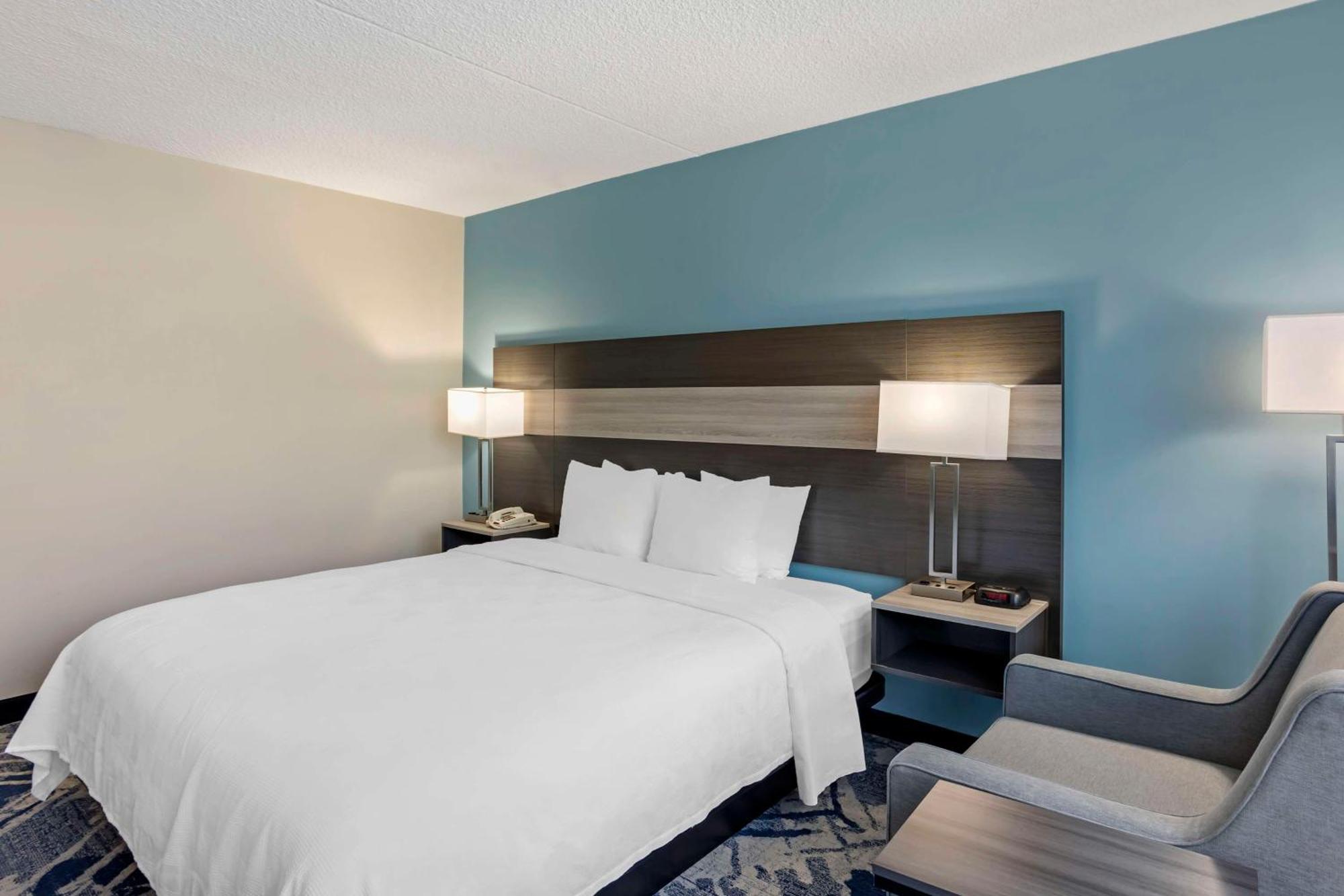 Best Western Rutgers University Hotel East Brunswick Bagian luar foto