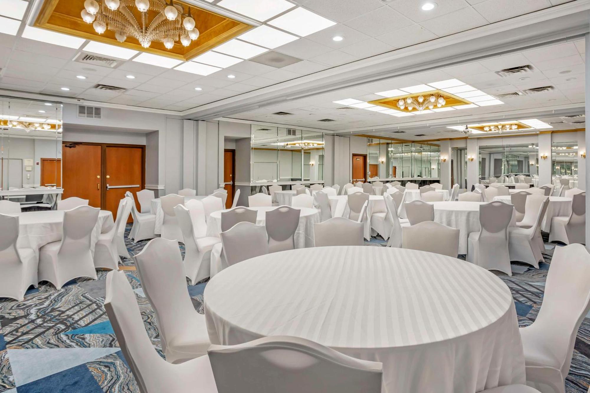 Best Western Rutgers University Hotel East Brunswick Bagian luar foto