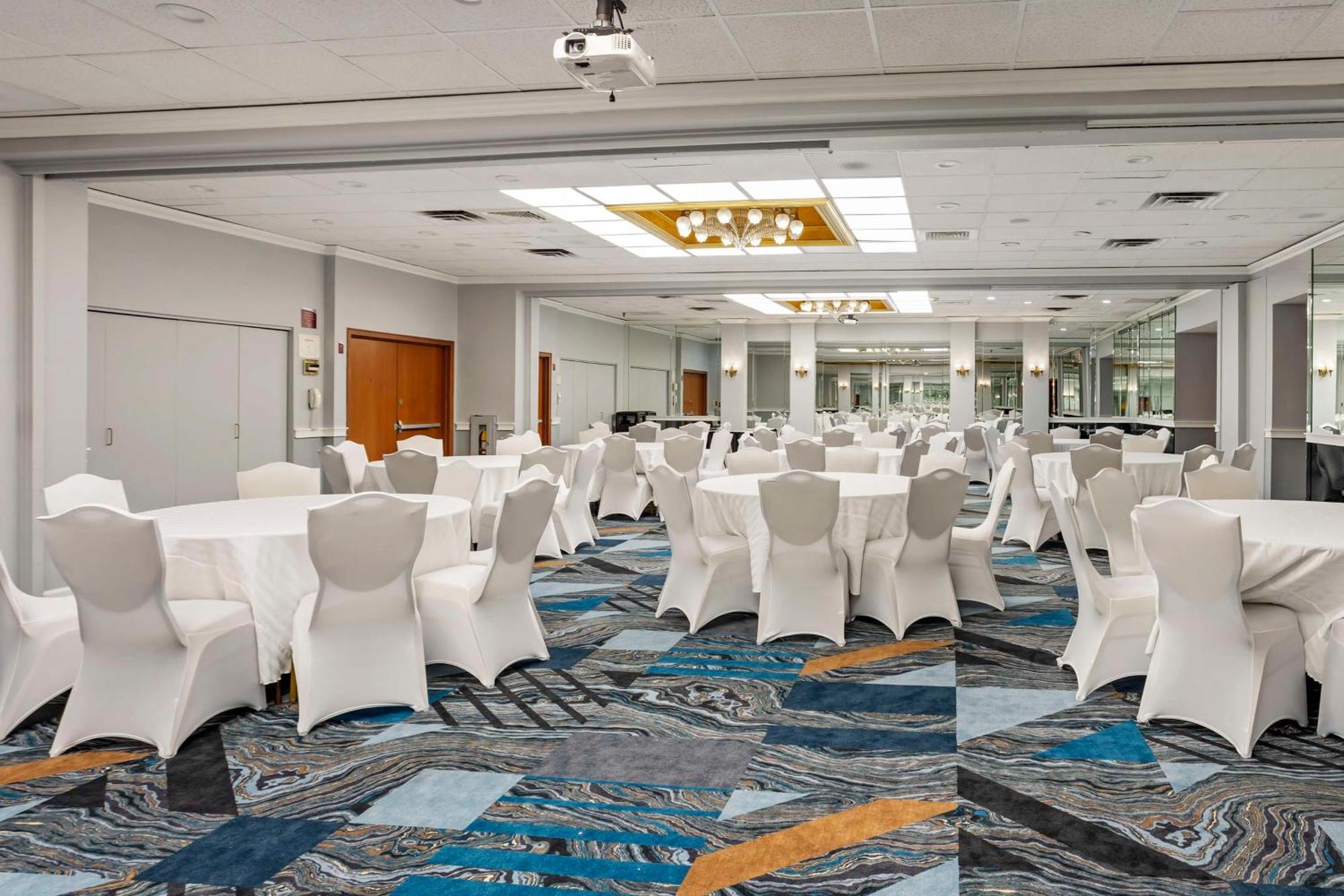 Best Western Rutgers University Hotel East Brunswick Bagian luar foto