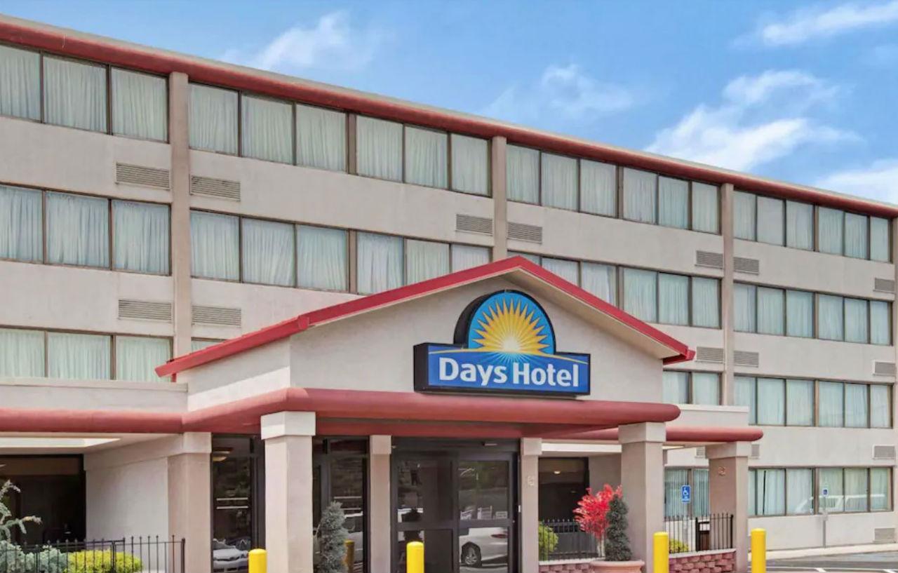 Best Western Rutgers University Hotel East Brunswick Bagian luar foto
