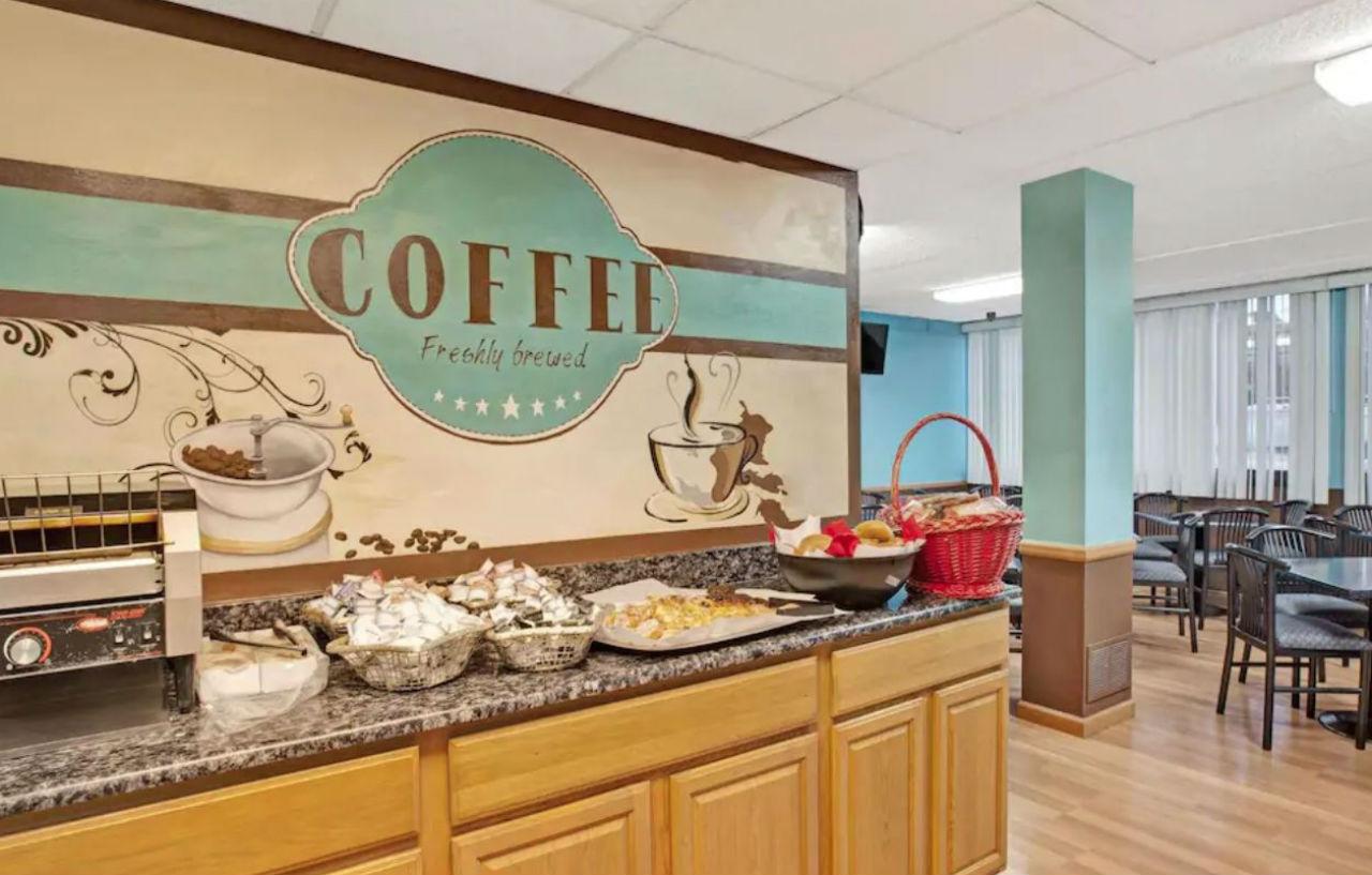 Best Western Rutgers University Hotel East Brunswick Bagian luar foto