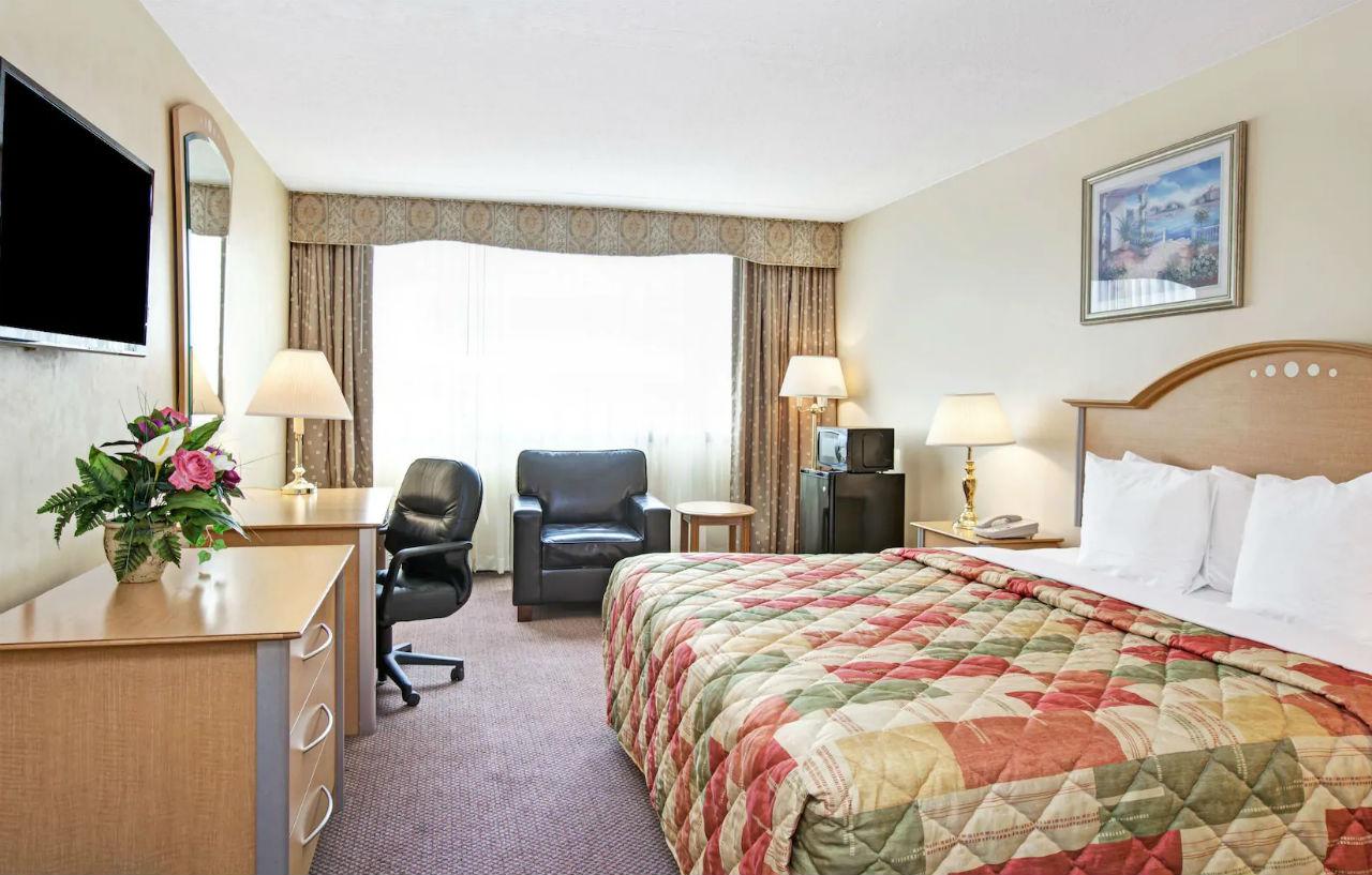 Best Western Rutgers University Hotel East Brunswick Bagian luar foto
